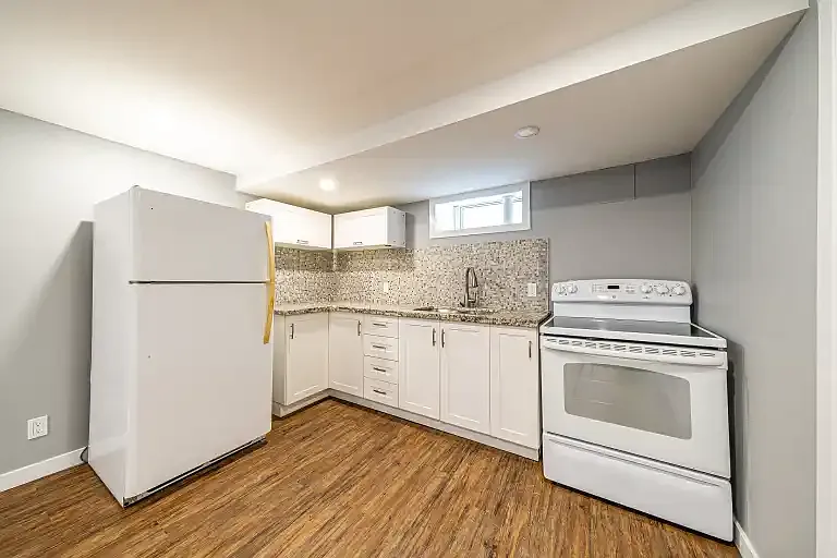 1 bed, 1.0 bath, 650 sqft, $1,595 — Photo 2