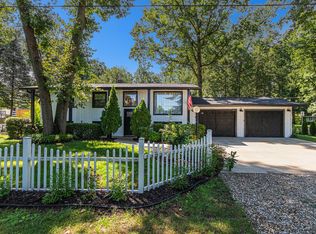 819 W Michigan St, New Buffalo, MI 49117