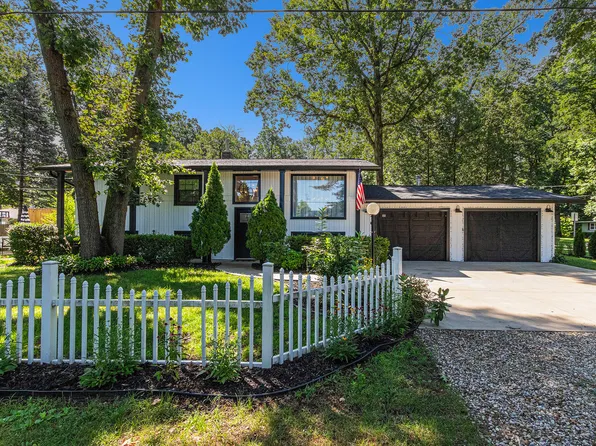 819 W Michigan St, New Buffalo, MI 49117