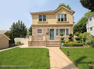 16 Parsons Pl, Staten Island, NY 10301
