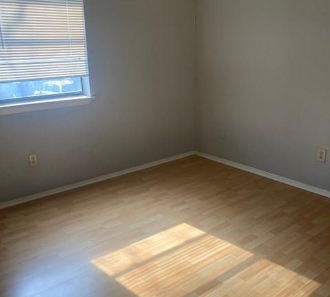 5th image of 1203 W 49th St APT E