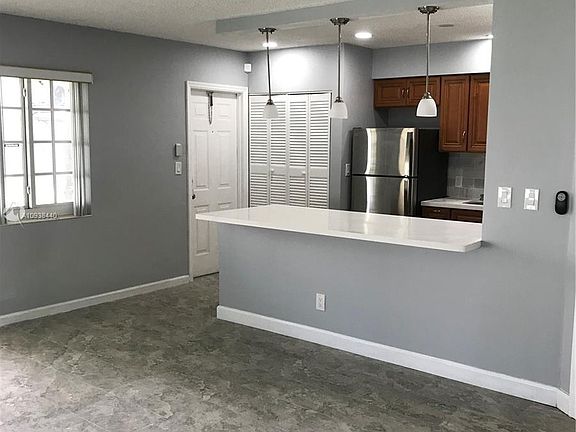 3rd image of 3049 NE 20th Ter #2