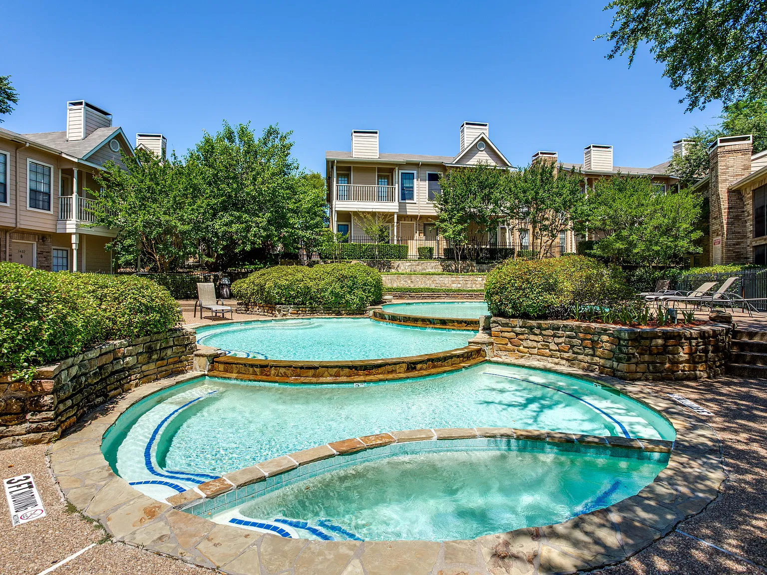 1 bed, 896 sqft, $1,550 — Photo 3