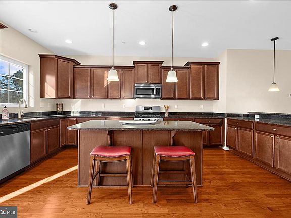 4th image of 541 Bluffton Dr