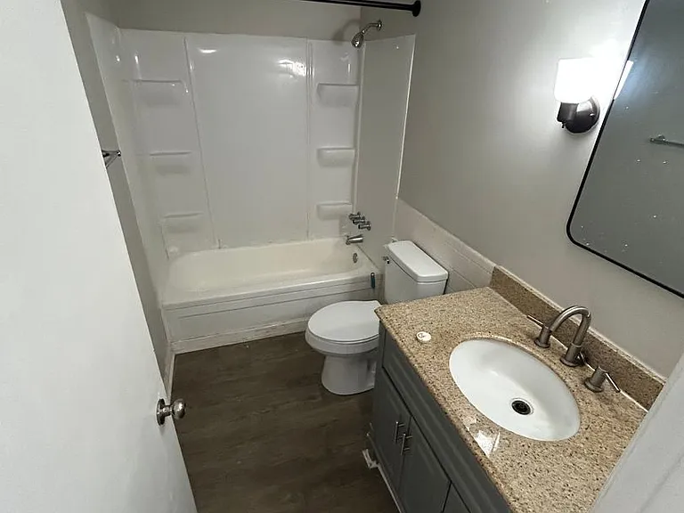 Naveen Pine Apartments — Photo 6