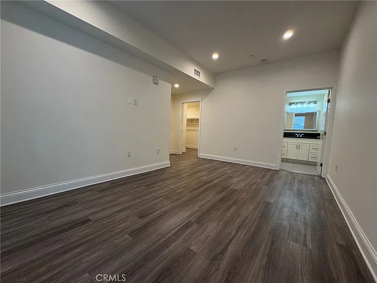 14934 Burbank Blvd #102 — Photo 16