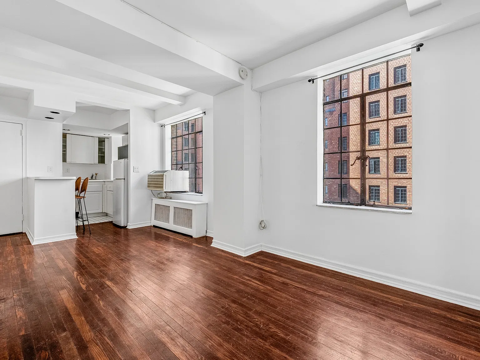 320 East 42nd Street — Photo 3
