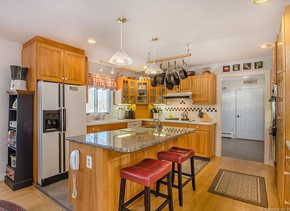 5th image of 34 Valerie Dr