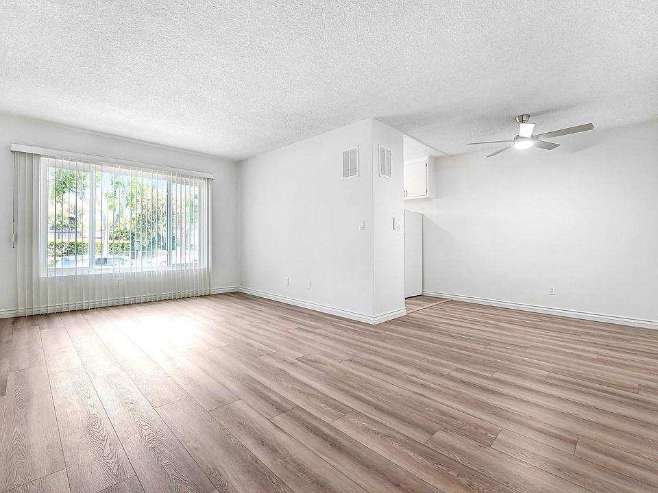 1st image of 402 Montana Ave APT 4