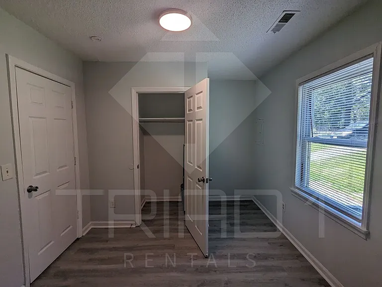 1001 E Bragg St — Photo 25