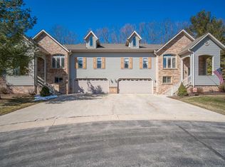 1310 Oak Tree Ct, Slinger, WI 53086