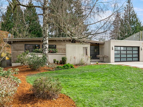 2nd image of 204 153rd Pl SE