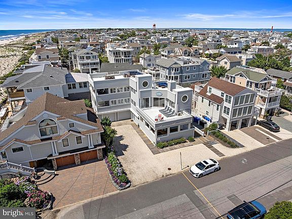 5th image of 10 E 11th St