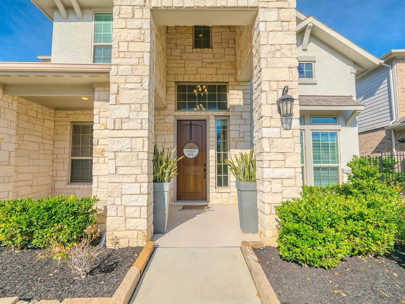 5 bed, 4.5 bath, 4016 sqft, $5,250 — Photo 3
