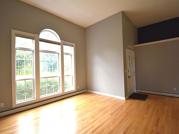 4th image of 137 Hemlock Terrace