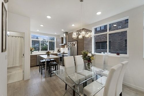 Dining to Kitchen