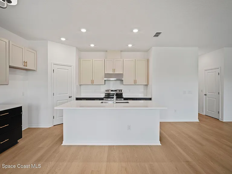 4374 Masthead Ave — Photo 10