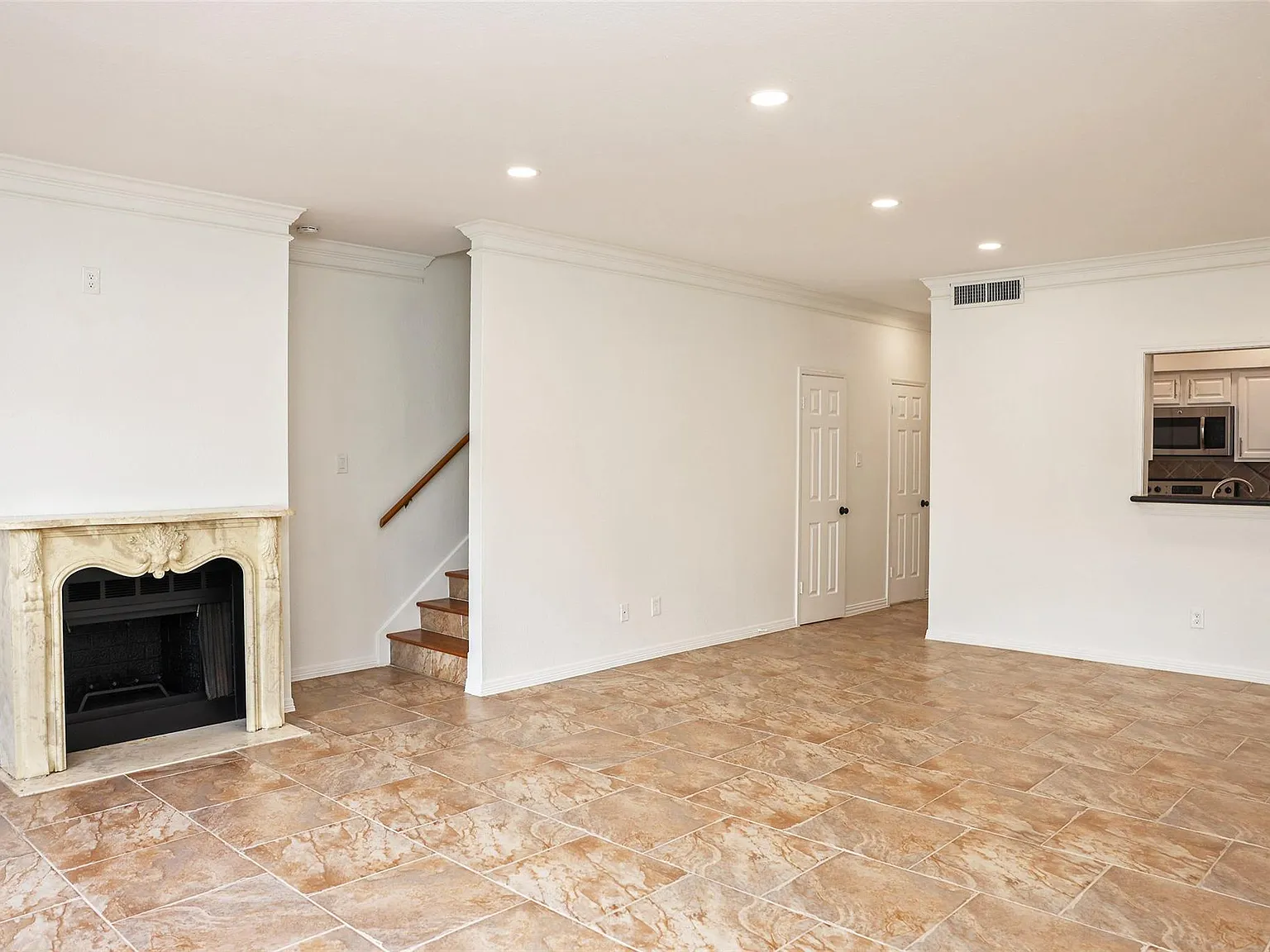 2 bed, 2.5 bath, 1740 sqft, $2,100 — Photo 1