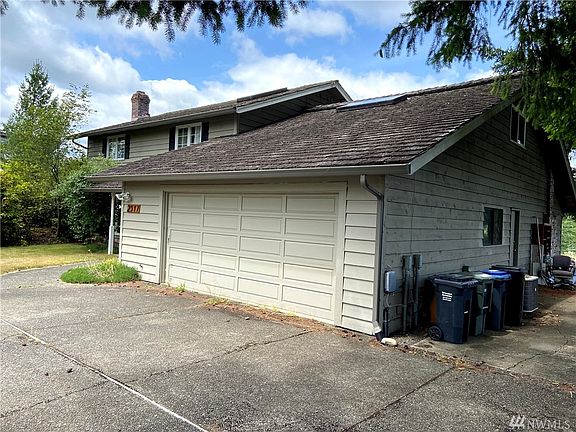 3rd image of 2517 Pershing Ct