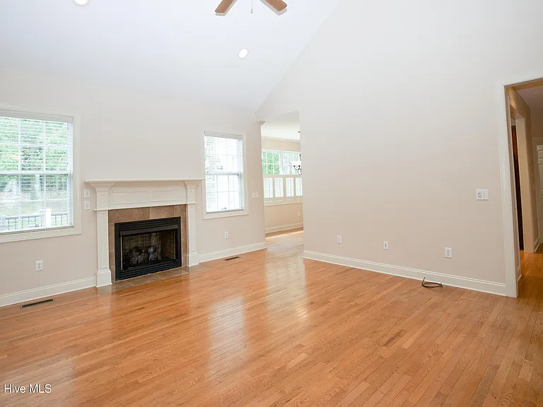 34 Princess Gate Dr — Photo 7