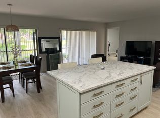 5631 Coach House Cir APT B, Boca Raton, FL 33486