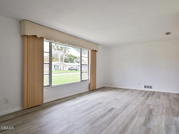 4th image of 1341 Golfview Dr