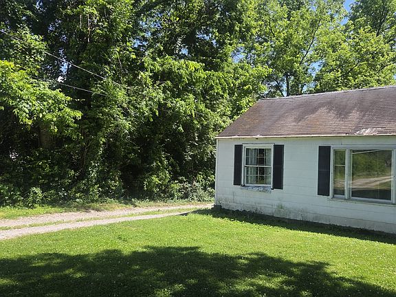 3rd image of 315 Haywood Ln