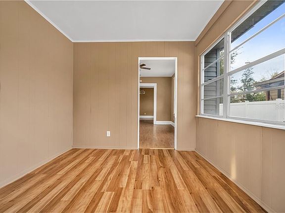 3rd image of 305 W Park St