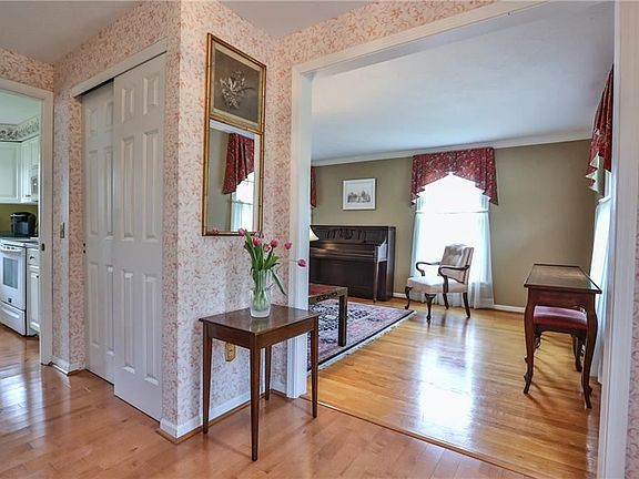 4th image of 71 Shagbark Way