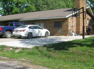 205 W George St, Buckner, IL 62819