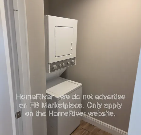 3300 Oak St NE #101 — Photo 4