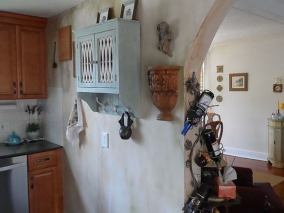 Right side of kitchen