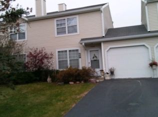 522 Meadow Hill Ln, Round Lake Beach, IL