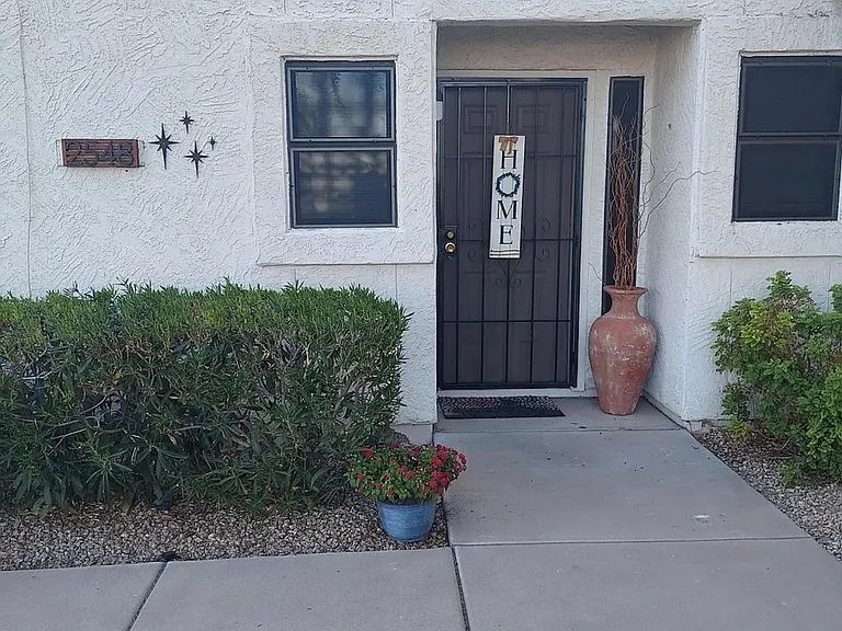 2548 W Canyon Crest Cir — Photo 1