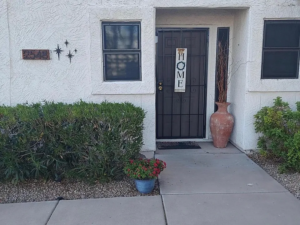 2548 W Canyon Crest Cir