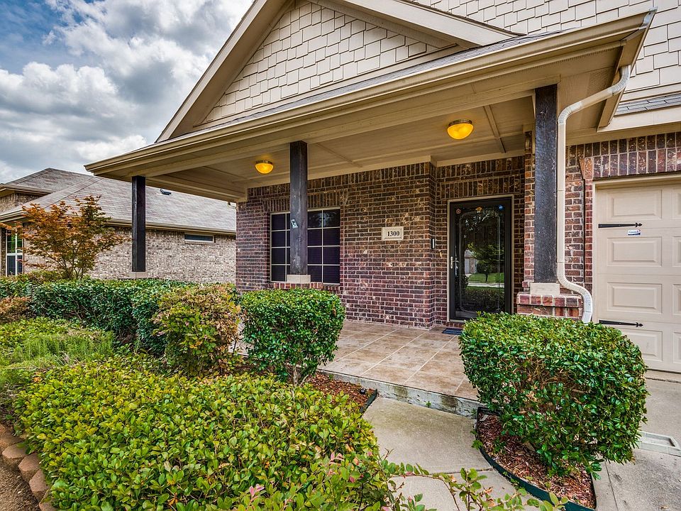 1st image of 1300 Villa Paloma Blvd