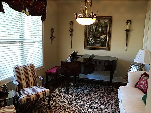4th image of 137 River Knoll Way