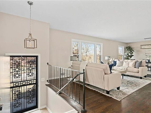 4th image of 10839 Summit St