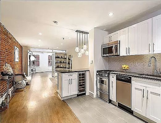 3rd image of 66 Pearl St APT 405
