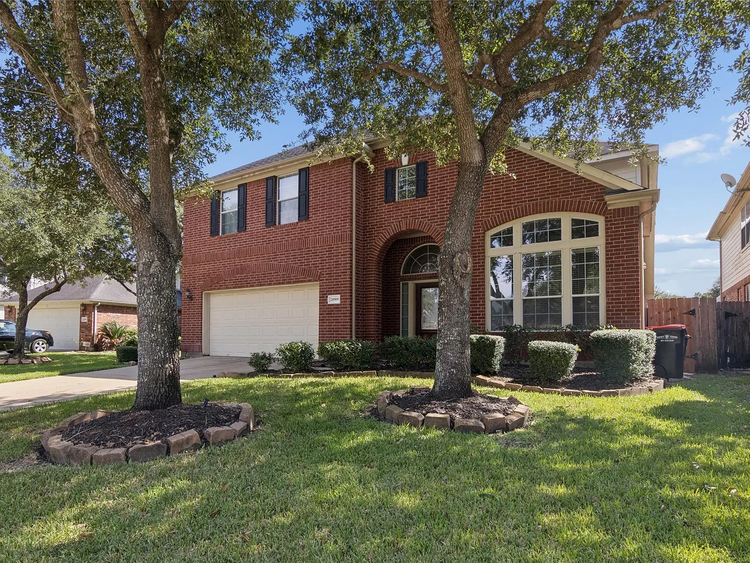 4 bed, 2.5 bath, 2899 sqft, $2,850 — Photo 2