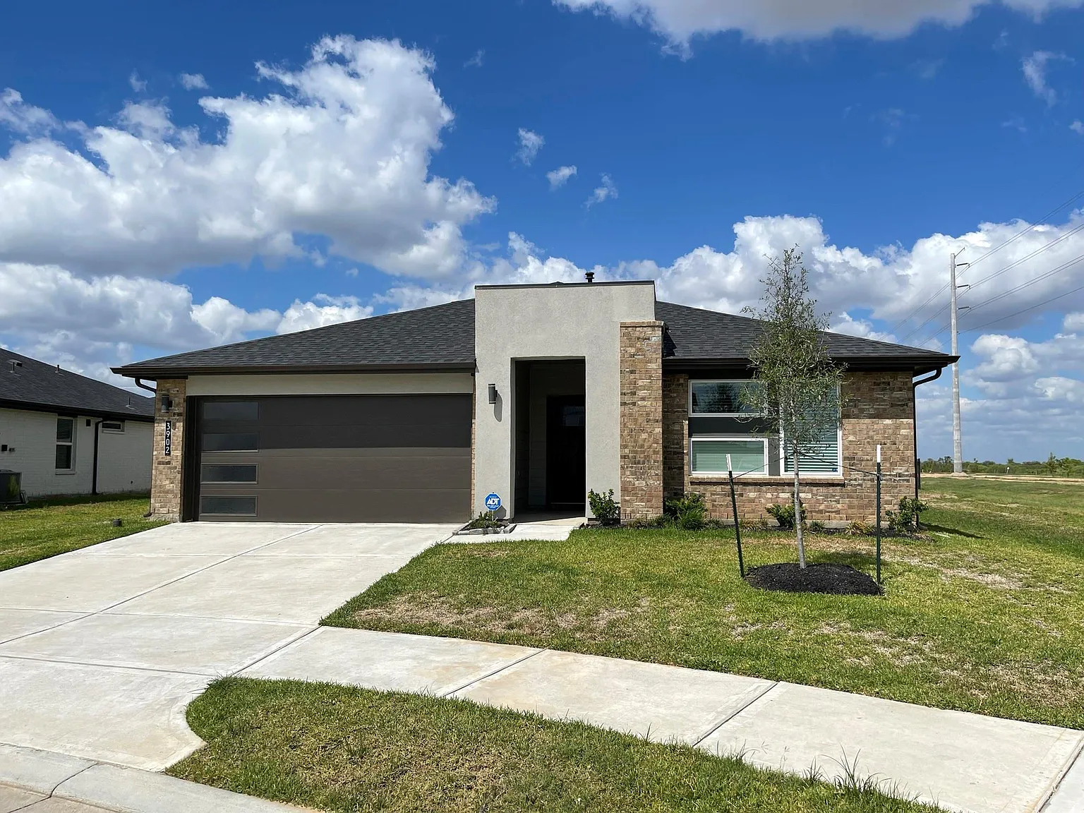4 bed, 2.0 bath, 2082 sqft, $2,750 — Photo 1
