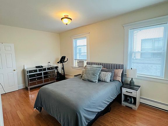 4th image of 19 Elm St #19B
