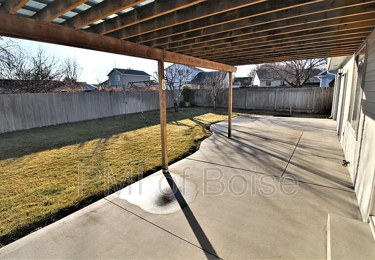 716 Kimberly Ct — Photo 22
