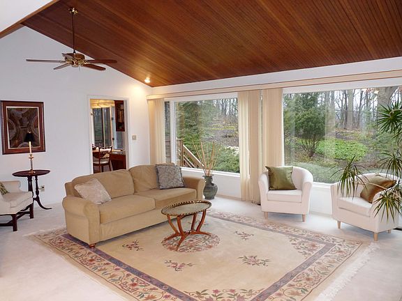 2nd image of 15 Regent Dr