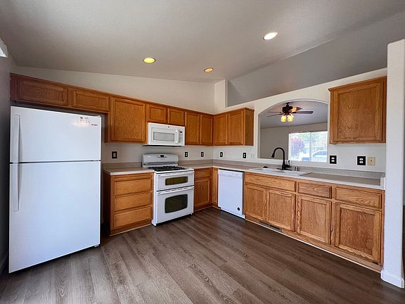 2nd image of 122 Prairie Ln
