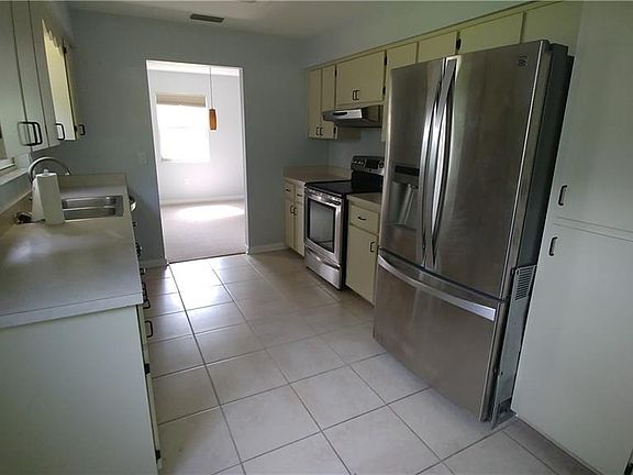 3rd image of 1030 Scotch Pine Ct