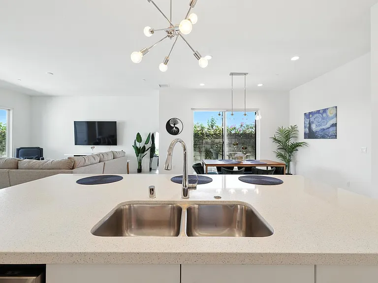 3345 Ambassador Dr — Photo 13