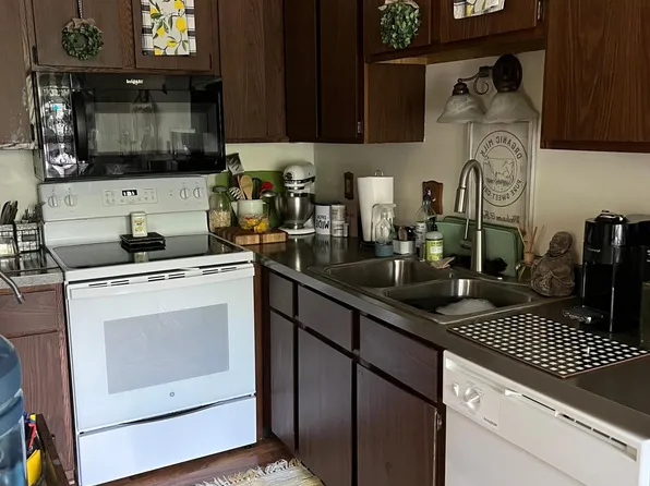 21800 Watertown Rd, Waukesha, WI 53186