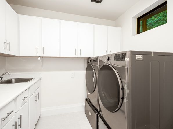 5 bedroom rental in West Vancouver — photo 5