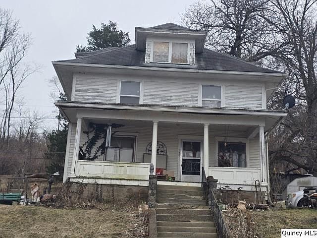 1st image of 390 W 4th St